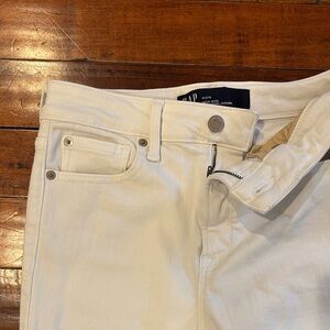 GAP Women’s White Slim Jeans